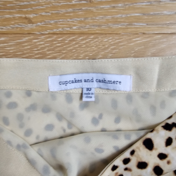 Cupcakes and cashmere skirt - Picture 2 of 4